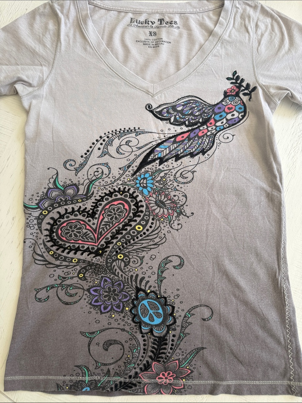 Lucky Brand T-Shirt V-Neck Bird, Heart & Peace Boho Design Luck Tees Gray Ombré - Picture 16 of 17